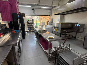 Se vende local de pizzas funcionando en Maipú