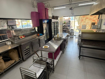 Se vende local de pizzas funcionando en Maipú