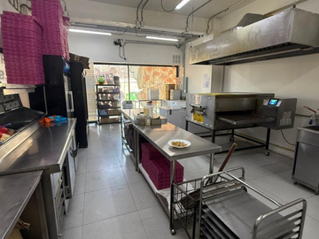 Se vende local de pizzas funcionando en Maipú