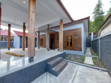 Joglo dengan Pintu Gebyok Jawa KURANG DARI 1 Milyar di Prambanan