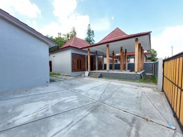 Joglo dengan Pintu Gebyok Jawa KURANG DARI 1 Milyar di Prambanan