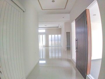Rumah Mewah 2 Lantai Luas 300 di Golf Araya kota Malang