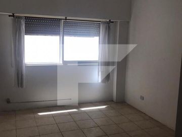 DEPTO. 2 AMB. CON PATIO - BALLESTER CENTRO