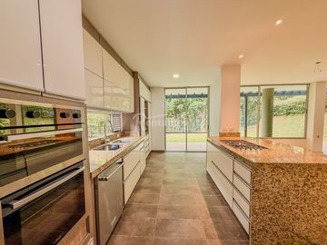 casa en arriendo en loma del atravesado. Cod A777291