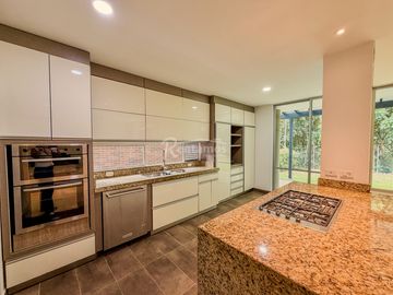 casa en arriendo en loma del atravesado. Cod A777291