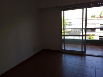VENTA 2-1/2 Ambiente Frente. Balcón Bohardilla. Cochera. Villa Luro