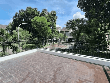 Dijual Rumah Brand New Model American Classic Depan Taman