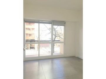 VENTA - DOS AMBIENTES RECICLADO CON BALCÓN, FRENTE A PLAZA MITRE