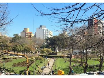 VENTA - DOS AMBIENTES RECICLADO CON BALCÓN, FRENTE A PLAZA MITRE