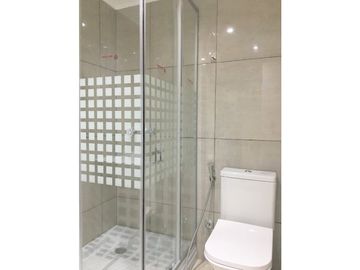 VENTA - DOS AMBIENTES RECICLADO CON BALCÓN, FRENTE A PLAZA MITRE