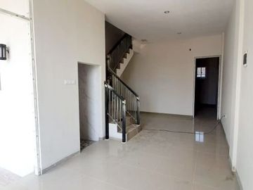 New Town House 3 Lantai Under 2M-an