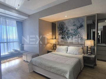FOR RENT: LUXURY LIVING AT THE PEAK TUNJUNGAN PLAZA 5 SURABAYA Exclusive High-Floor Unit with Premium Natural Marble Finishing