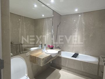 FOR RENT: LUXURY LIVING AT THE PEAK TUNJUNGAN PLAZA 5 SURABAYA Exclusive High-Floor Unit with Premium Natural Marble Finishing