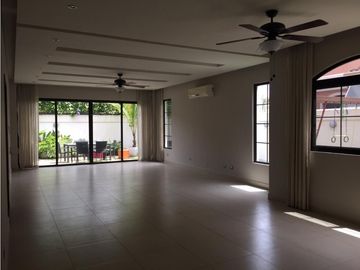 EL DORAL - CASA UNIFAMILIAR EN VENTA O ALQUILER - COSTA SUR