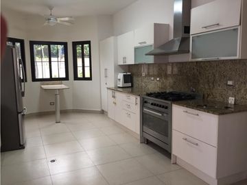 EL DORAL - CASA UNIFAMILIAR EN VENTA O ALQUILER - COSTA SUR