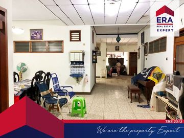 Dijual Rumah Dengan Halaman Luas Lokasi Strategis Di Pusat Kota