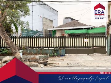 Dijual Rumah Dengan Halaman Luas Lokasi Strategis Di Pusat Kota