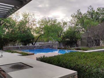 Hermosa casa nueva en zona Carretera Nacional Fracc. Privado