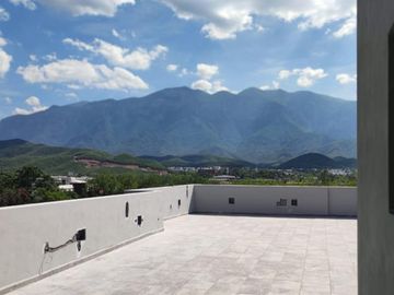 Hermosa casa nueva en zona Carretera Nacional Fracc. Privado