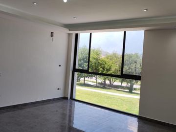 Hermosa casa nueva en zona Carretera Nacional Fracc. Privado