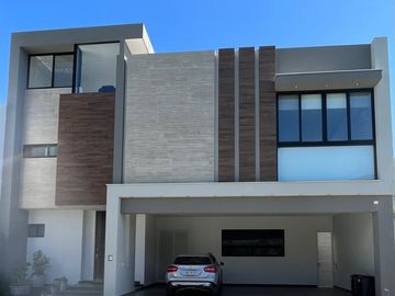 Hermosa casa nueva en zona Carretera Nacional Fracc. Privado