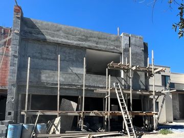 Hermosa casa nueva en zona Carretera Nacional Fracc. Privado