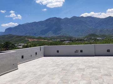 Hermosa casa nueva en zona Carretera Nacional Fracc. Privado