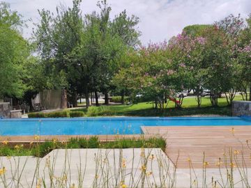 Hermosa casa nueva en zona Carretera Nacional Fracc. Privado