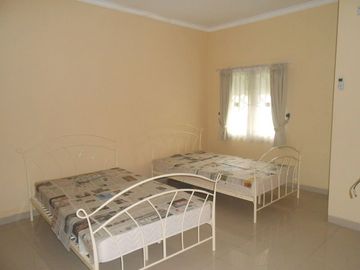 Rumah 2 lantai cantik dalam komplek taman bona indah lebak bulus