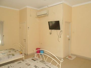 Rumah 2 lantai cantik dalam komplek taman bona indah lebak bulus
