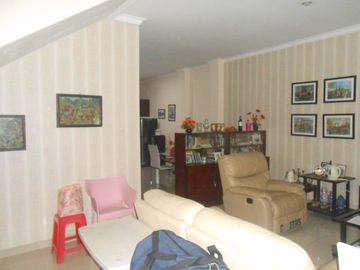 Rumah 2 lantai cantik dalam komplek taman bona indah lebak bulus