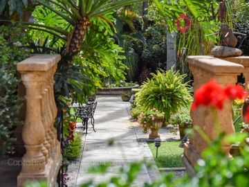 Casa de lujo en Venta en Ajijic con Alberca y Jardín