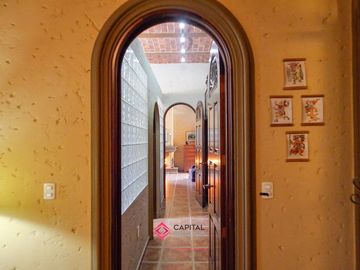 Casa de lujo en Venta en Ajijic con Alberca y Jardín