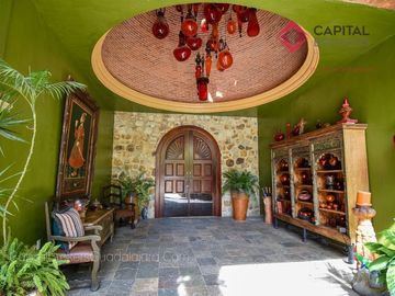 Casa de lujo en Venta en Ajijic con Alberca y Jardín