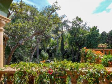 Casa de lujo en Venta en Ajijic con Alberca y Jardín