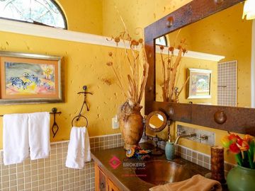 Casa de lujo en Venta en Ajijic con Alberca y Jardín