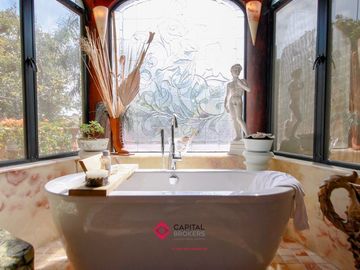 Casa de lujo en Venta en Ajijic con Alberca y Jardín