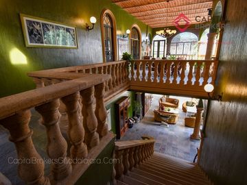 Casa de lujo en Venta en Ajijic con Alberca y Jardín