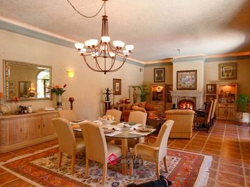 Casa de lujo en Venta en Ajijic con Alberca y Jardín