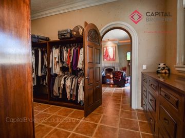 Casa de lujo en Venta en Ajijic con Alberca y Jardín