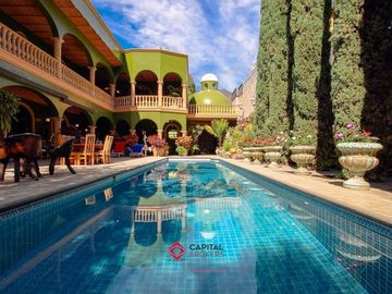 Casa de lujo en Venta en Ajijic con Alberca y Jardín