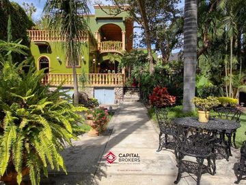 Casa de lujo en Venta en Ajijic con Alberca y Jardín