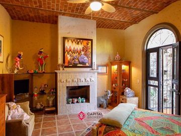 Casa de lujo en Venta en Ajijic con Alberca y Jardín