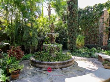 Casa de lujo en Venta en Ajijic con Alberca y Jardín