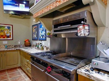 Casa de lujo en Venta en Ajijic con Alberca y Jardín