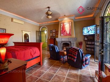 Casa de lujo en Venta en Ajijic con Alberca y Jardín
