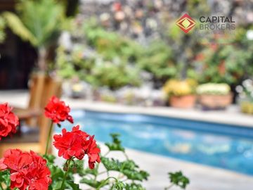Casa de lujo en Venta en Ajijic con Alberca y Jardín