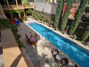 Casa de lujo en Venta en Ajijic con Alberca y Jardín