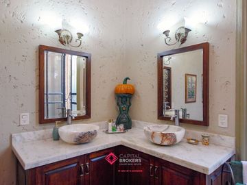 Casa de lujo en Venta en Ajijic con Alberca y Jardín
