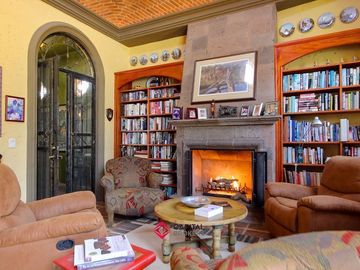 Casa de lujo en Venta en Ajijic con Alberca y Jardín